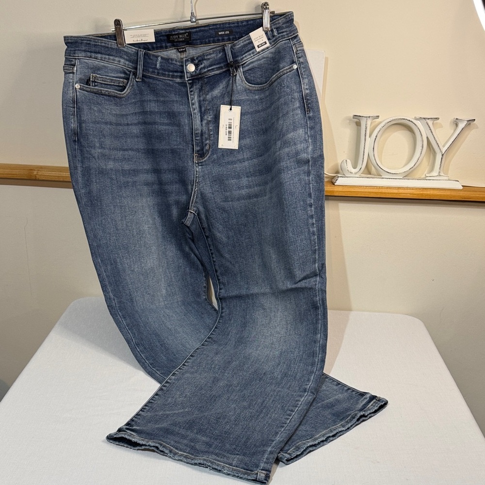 The perfect weekend Jeans by Judy Blue. Super comfortable, looks so good on you!
